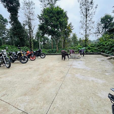 Preetham Homestay กูชาลนาการ์ ภายนอก รูปภาพ