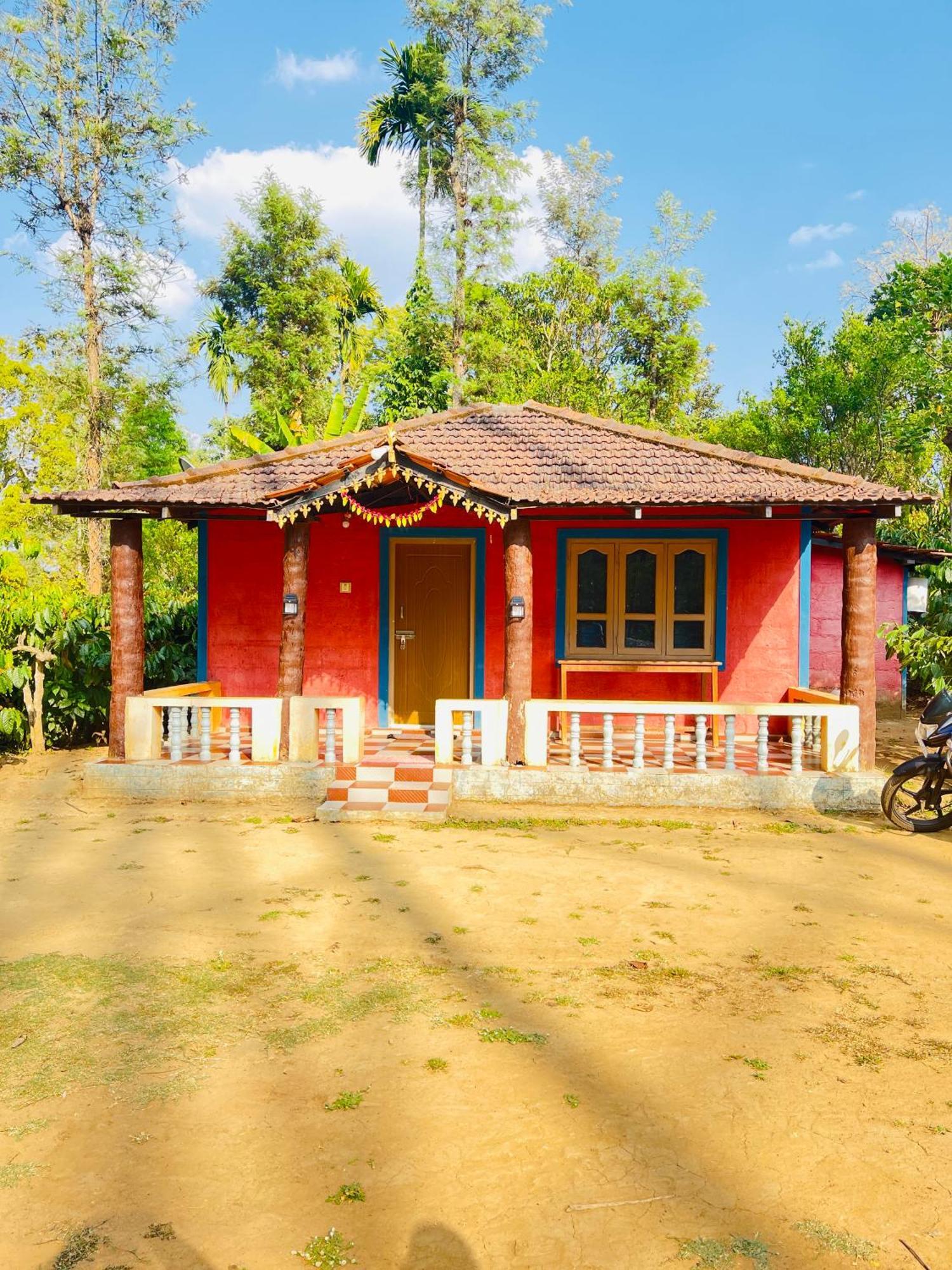 Preetham Homestay กูชาลนาการ์ ภายนอก รูปภาพ