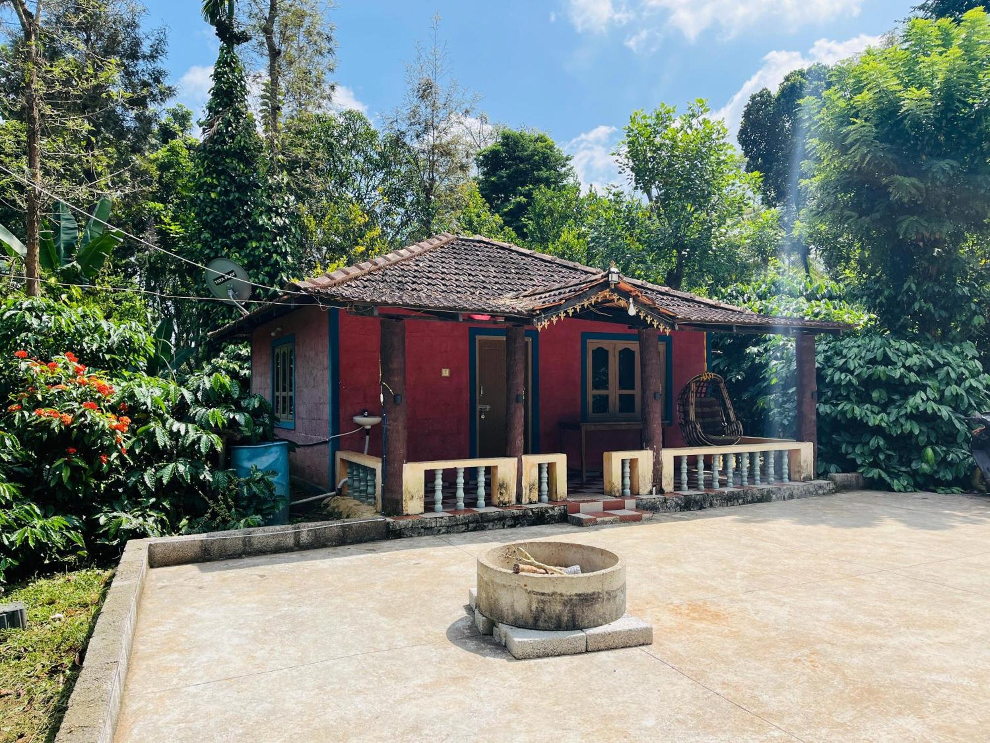 Preetham Homestay กูชาลนาการ์ ภายนอก รูปภาพ